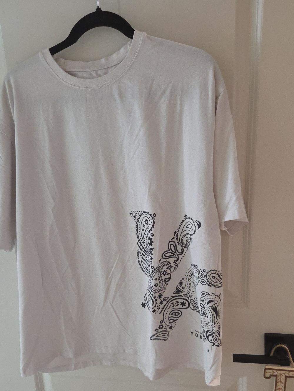 OPEN TO OFFERS!YoungLA White Tee with Black Paisley Star Print